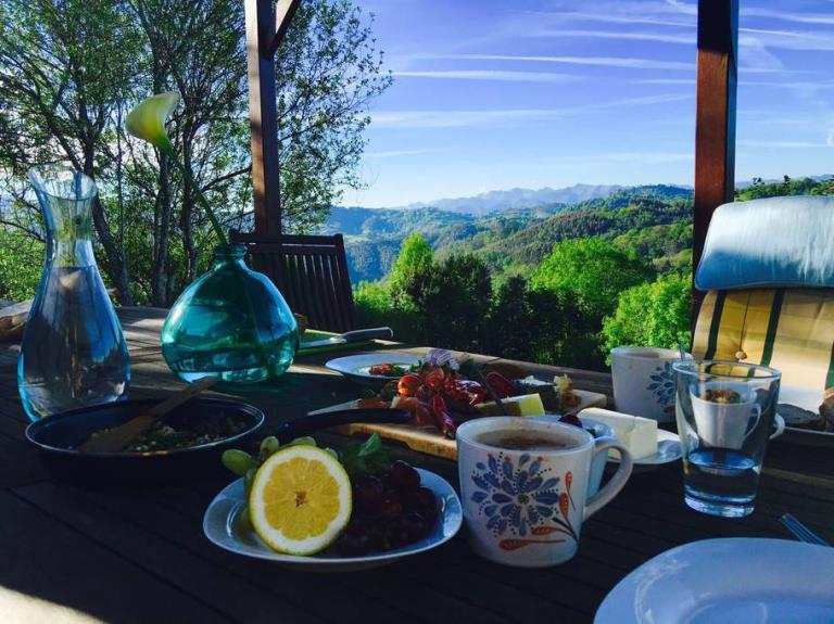 Disfruta del jardín privado y la terraza de Casa Nela